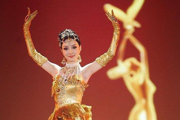 Lý Tiểu Lộ tổ chức sinh nhật cho con nhưng vắng bóng Giả Nãi Lượng-8