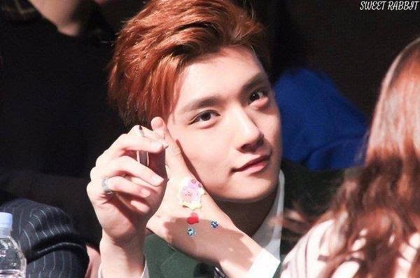 Xui xẻo nếu đối mặt với fan thô lỗ, Idols Kpop biết phải làm sao?-5