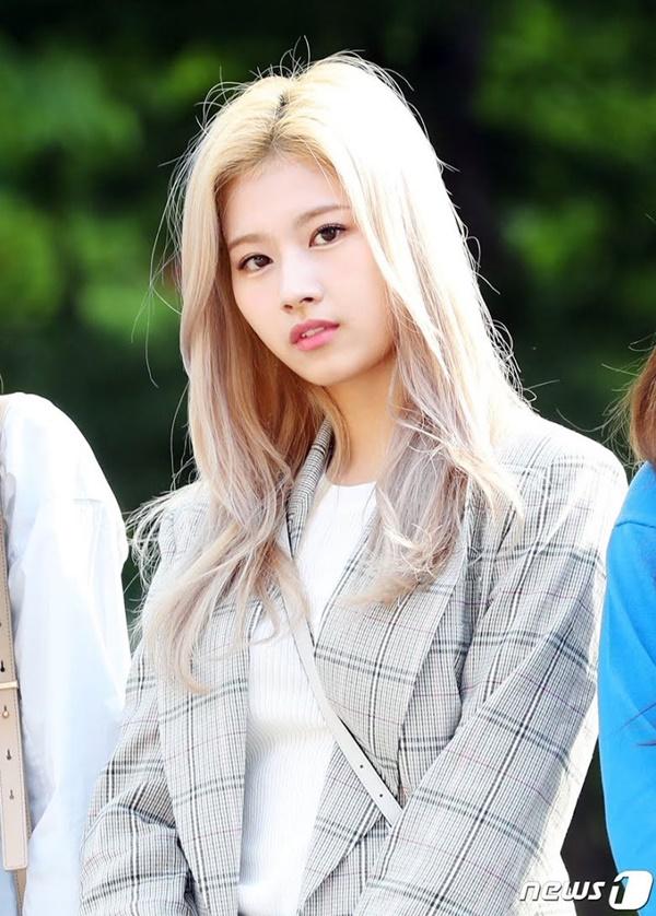 Xui xẻo nếu đối mặt với fan thô lỗ, Idols Kpop biết phải làm sao?-10