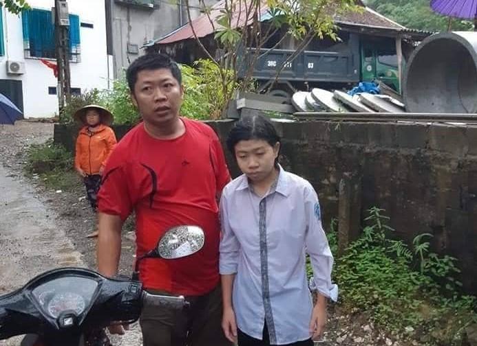 Bị nước lũ cuốn trôi 200m, nữ sinh lớp 11 được bộ đội cứu sống ngoạn mục-1