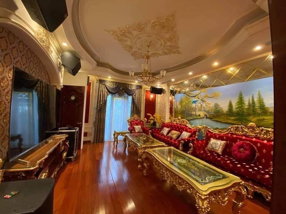 Choáng siêu đám cưới trong lâu đài dát vàng, rước dâu bằng Roll Royce ở Tuyên Quang-6