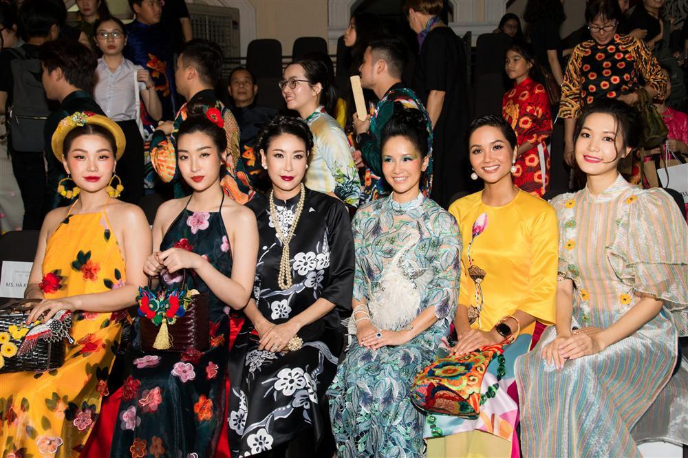 HHen Niê có thực sự nổi bật khi đọ sắc dàn hoa hậu hot nhất Vbiz?-6