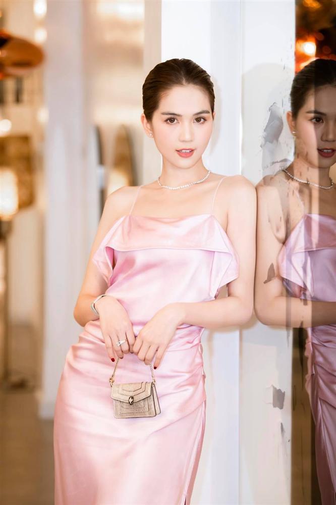 Bị so sánh làm từ thiện với Thủy Tiên, Ngọc Trinh nói gì?-3