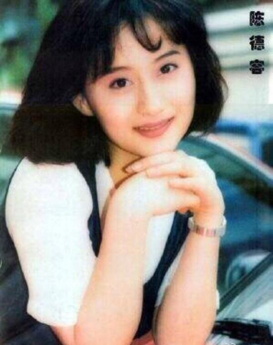 Ngọc nữ phim Quỳnh Dao được Châu Tinh Trì si mê một thời ly hôn ở tuổi 45-2