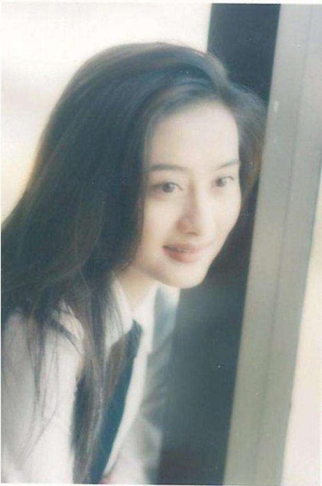 Ngọc nữ phim Quỳnh Dao được Châu Tinh Trì si mê một thời ly hôn ở tuổi 45-6