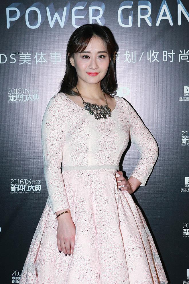 Ngọc nữ phim Quỳnh Dao được Châu Tinh Trì si mê một thời ly hôn ở tuổi 45-11