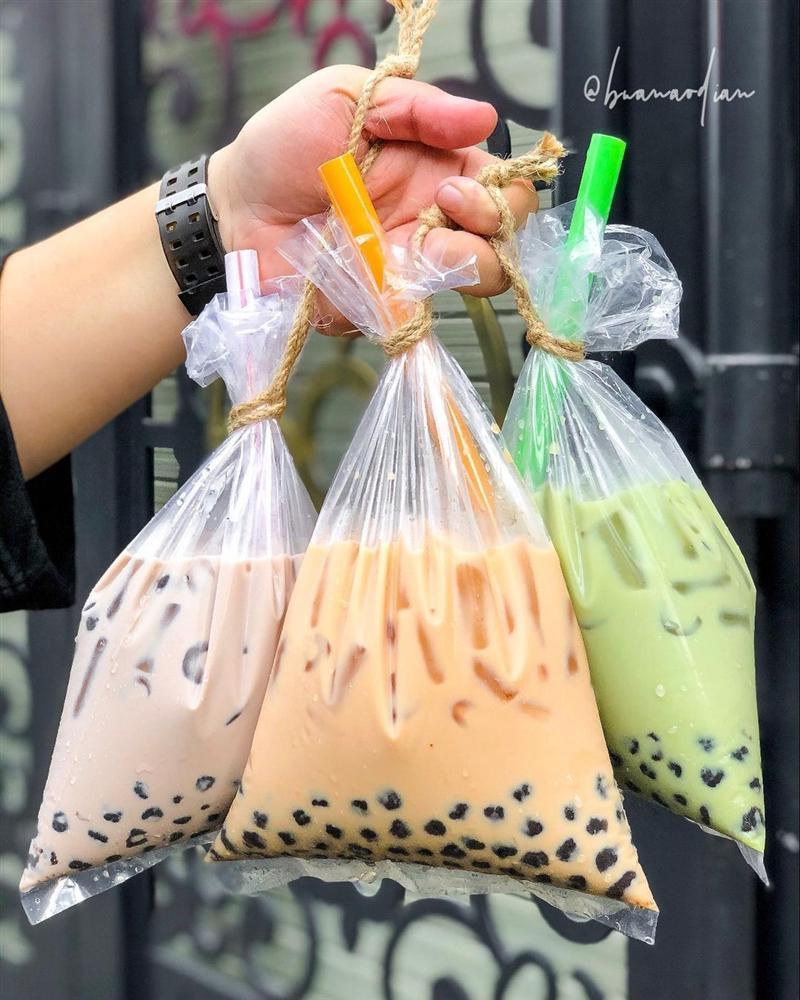 Ngày xưa đi học có nước mía túi thì ngày nay có trà sữa túi, uống vào nhớ tuổi thơ dữ dội-5