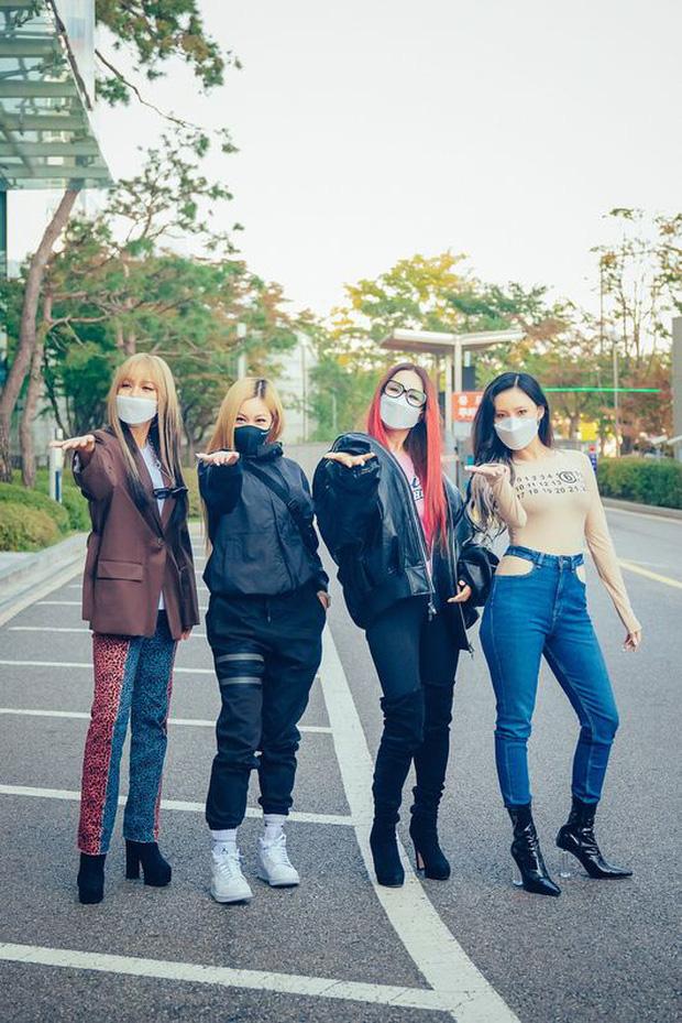 No.1 Naver hôm nay: Tá hỏa bộ quần áo của em út sexy nhất Kpop Hwasa-2