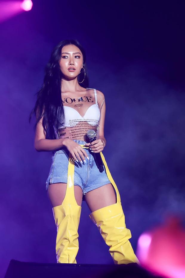 No.1 Naver hôm nay: Tá hỏa bộ quần áo của em út sexy nhất Kpop Hwasa-5