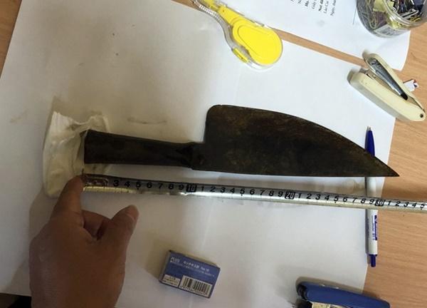 Đâm chết hàng xóm, nghi phạm 15 tuổi đối diện mức án nào?-2