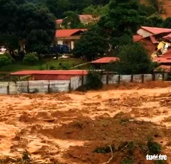 Sạt lở vùi lấp 22 cán bộ chiến sỹ ở Quảng Trị: Tìm thấy 14 thi thể, sẽ cứu hộ xuyên đêm-11