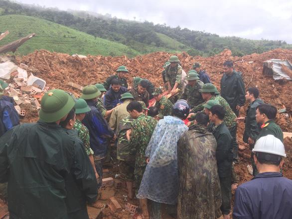 Sạt lở vùi lấp 22 cán bộ chiến sỹ ở Quảng Trị: Tìm thấy 14 thi thể, sẽ cứu hộ xuyên đêm-2