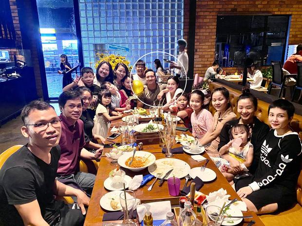 Hà Hồ công khai hẹn hò Kim Lý trước khi vỡ chum, mọi chú ý đổ dồn về vóc dáng mẹ bầu-2