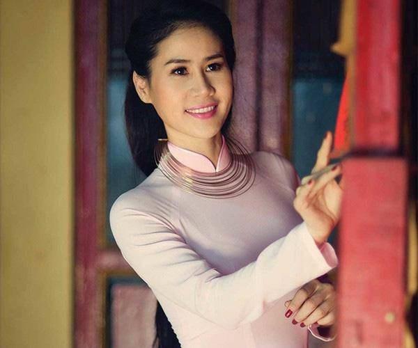 Cuộc sống muôn vẻ của những bà mẹ đơn thân showbiz Việt-9