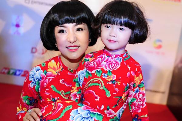 Cuộc sống muôn vẻ của những bà mẹ đơn thân showbiz Việt-13