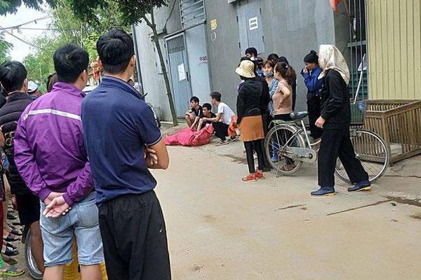 Thấy vợ ở cùng phòng với trai lạ, chồng vác dao truy sát làm 2 người thương vong-1