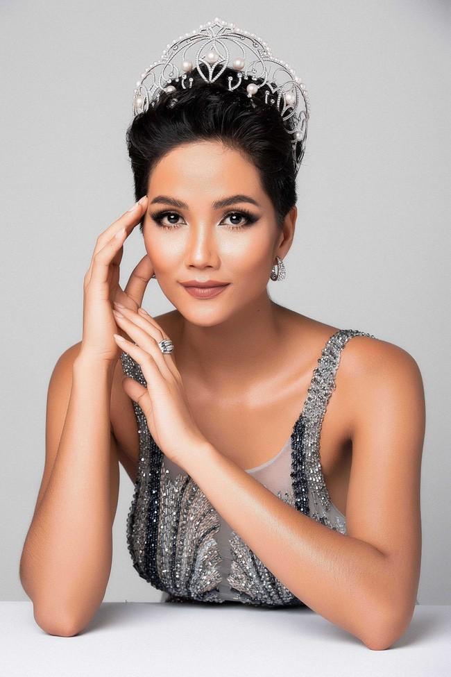 Hoa hậu HHen Niê bật khóc khi bị chỉ trích làm từ thiện keo kiệt-1