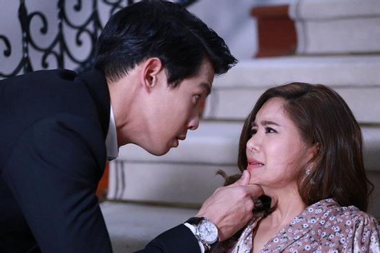 Trước ngày lên xe hoa, bạn gái cũ đến đưa tôi 100 triệu rồi cởi đồ đề nghị hãi hùng