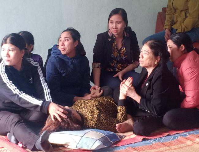 Sạt lở kinh hoàng ở Quảng Trị vùi lấp 22 cán bộ, chiến sĩ: Vợ khóc ngất mong tin chồng, người thân ngã quỵ chờ đợi thông tin-6