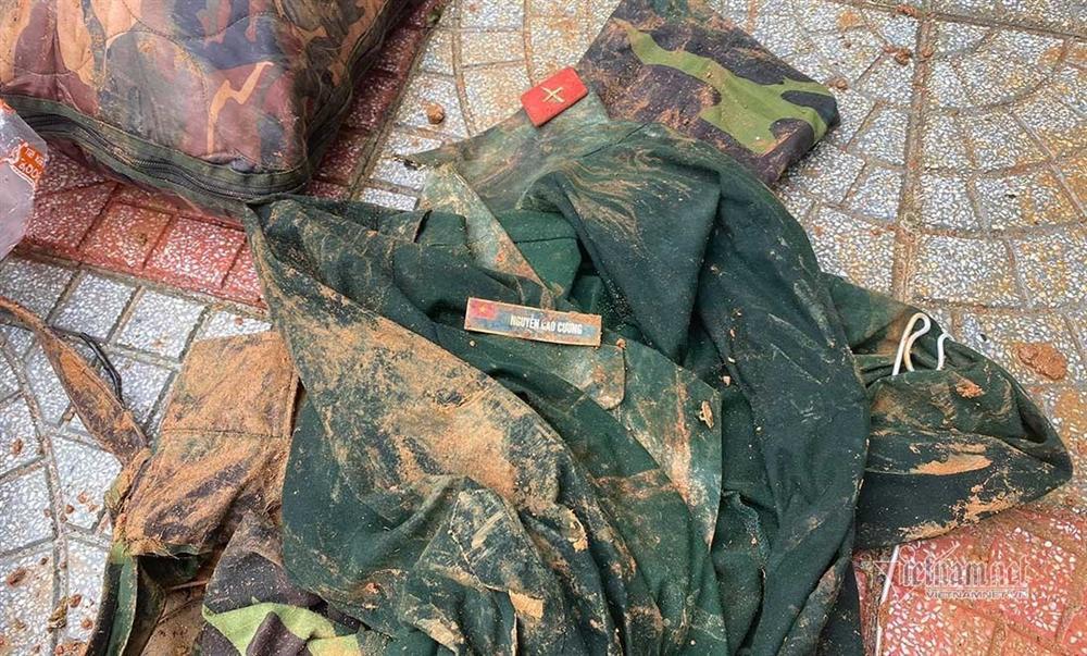 Hình ảnh xé ruột gan nơi tìm kiếm 22 cán bộ chiến sĩ bị vùi lấp ở Quảng Trị-9