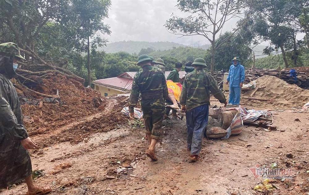 Hình ảnh xé ruột gan nơi tìm kiếm 22 cán bộ chiến sĩ bị vùi lấp ở Quảng Trị-11