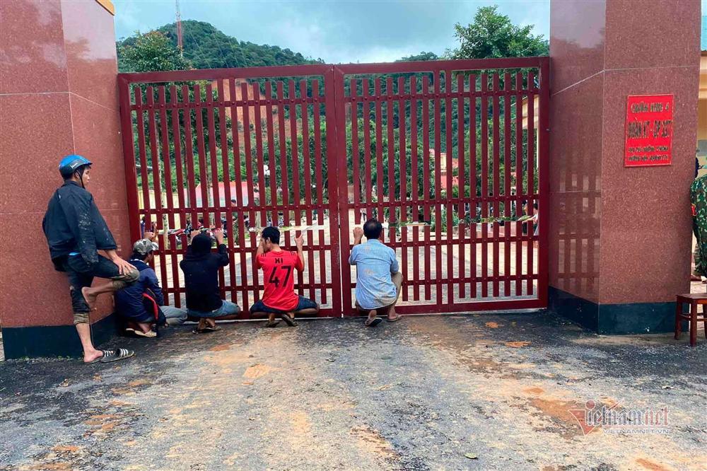 Hình ảnh xé ruột gan nơi tìm kiếm 22 cán bộ chiến sĩ bị vùi lấp ở Quảng Trị-13