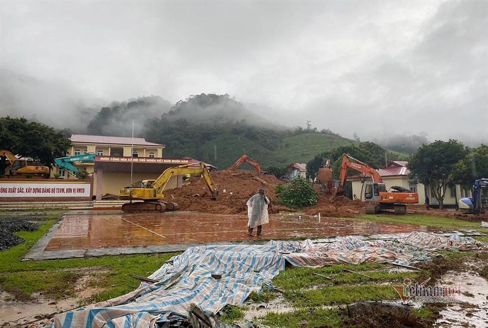 Hình ảnh xé ruột gan nơi tìm kiếm 22 cán bộ chiến sĩ bị vùi lấp ở Quảng Trị-15