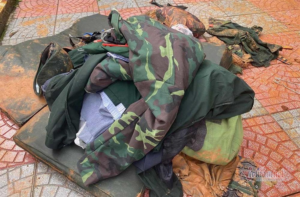 Hình ảnh xé ruột gan nơi tìm kiếm 22 cán bộ chiến sĩ bị vùi lấp ở Quảng Trị-7