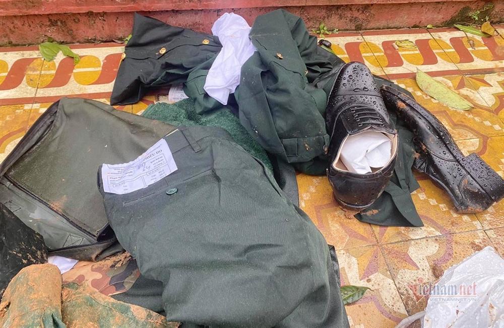 Hình ảnh xé ruột gan nơi tìm kiếm 22 cán bộ chiến sĩ bị vùi lấp ở Quảng Trị-8