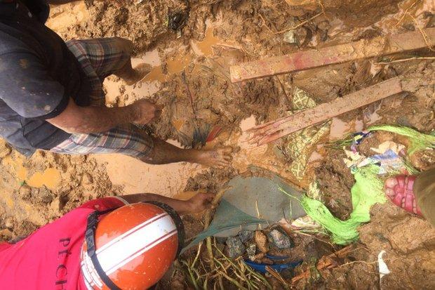 Sạt lở kinh hoàng ở Đồn Biên phòng Cha Lo, hàng chục cán bộ chiến sĩ thoát chết-7