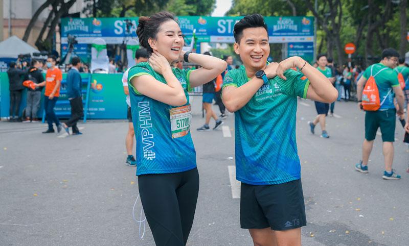 Hai nàng hậu Lương Thùy Linh, Đỗ Mỹ Linh khoe sắc trên đường đua-4