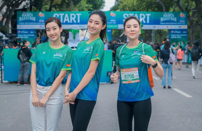 Hai nàng hậu Lương Thùy Linh, Đỗ Mỹ Linh khoe sắc trên đường đua-5