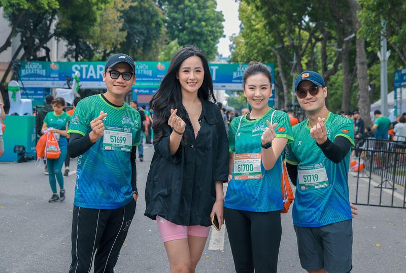 Hai nàng hậu Lương Thùy Linh, Đỗ Mỹ Linh khoe sắc trên đường đua-6