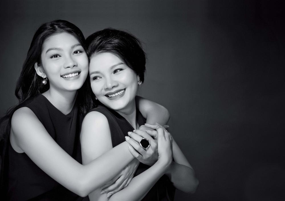 Cuộc sống muôn vẻ của những bà mẹ đơn thân showbiz Việt-3