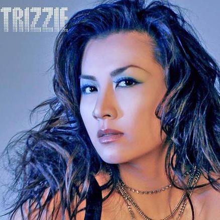 54 tuổi, vợ cũ Bằng Kiều vẫn gợi cảm, hạnh phúc bên bạn trai kém tuổi-1