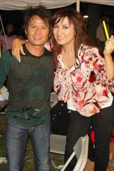 54 tuổi, vợ cũ Bằng Kiều vẫn gợi cảm, hạnh phúc bên bạn trai kém tuổi-4