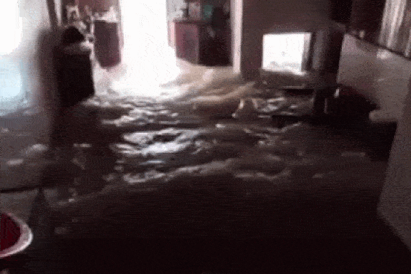 Hàng loạt ngôi nhà sắp bị nuốt cả phần mái trong cơn đại hồng thủy ở Quảng Bình-17