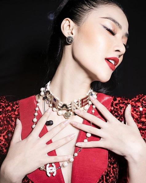 Á hậu Kiều Loan tiêm cằm nhọn hoắt như mặt rắn-5