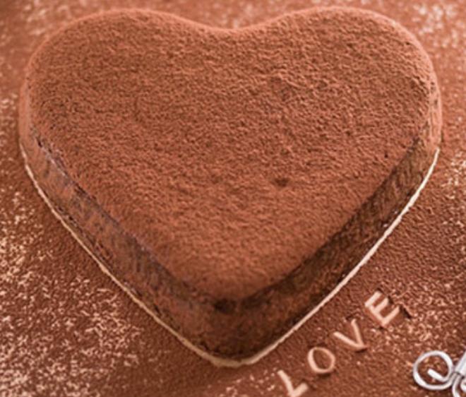 Quỳnh Kool làm bánh kem cực dị nhưng chống chế rắc bột trông sẽ đẹp hơn, netizen đợi mòn dép-4