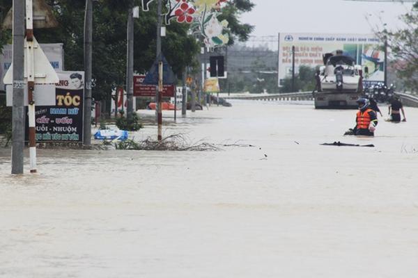 Sơ tán khẩn cấp hơn 45.000 dân Hà Tĩnh đi tránh lũ-1