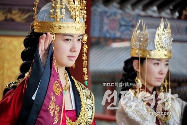 Phim cổ trang Hàn bị chỉ trích nặng nề khi biến tấu quốc phục hở hang-3