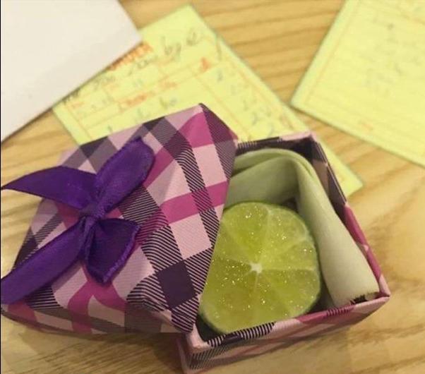 Quà 20/10 bá đạo của các ông chồng khiến vợ khóc không được, cười chẳng xong-1