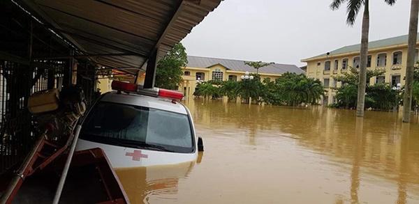 Hàng loạt ngôi nhà sắp bị nuốt cả phần mái trong cơn đại hồng thủy ở Quảng Bình-16