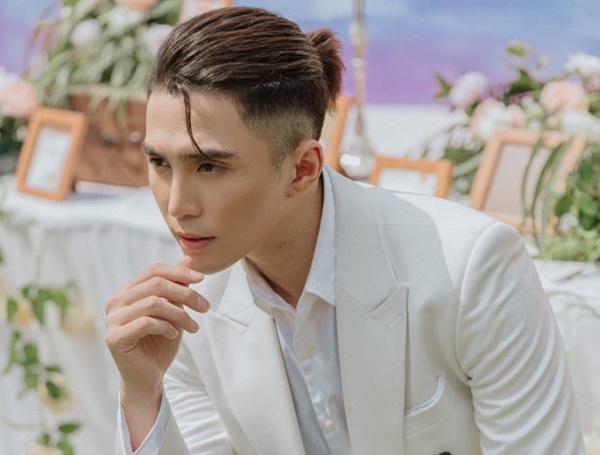 Will là nam ca sĩ từng nằm trong mảnh ghép của nhóm nhạc 365. Sau khi nhóm nhạc tan rã, Will có những bước đi thành thành công trong cả sự nghiệp ca hát lẫn diễn xuất. Nhiều người chờ đợi nam ca sĩ sẽ lột xác hoàn toàn với một vai diễn siêu anh hùng, Anh sở hữu ngoại hình vừa lạnh lùng vừa ấm áp.