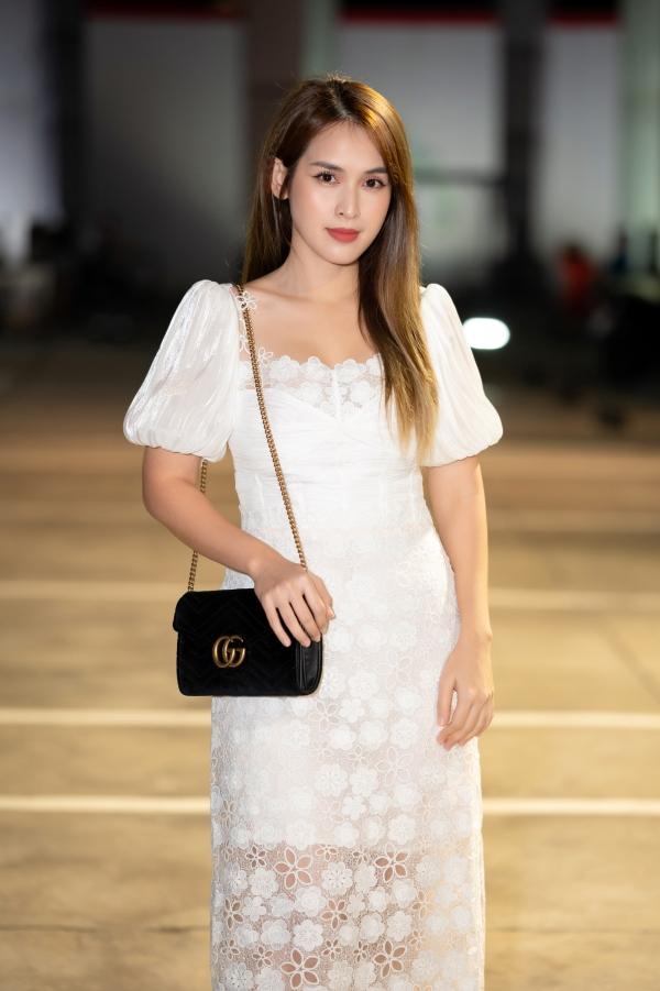 Diệu Nhi đỏ rực lấn át các mỹ nhân khác ở thảm đỏ Tiệc Trăng Máu-15