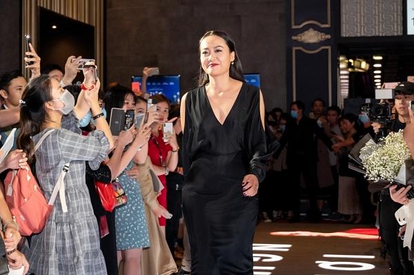 Diệu Nhi đỏ rực lấn át các mỹ nhân khác ở thảm đỏ Tiệc Trăng Máu-3