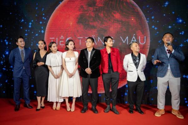 Diệu Nhi đỏ rực lấn át các mỹ nhân khác ở thảm đỏ Tiệc Trăng Máu-17