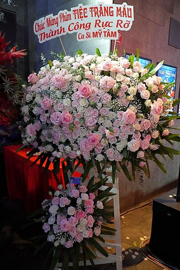 Diệu Nhi đỏ rực lấn át các mỹ nhân khác ở thảm đỏ Tiệc Trăng Máu-7