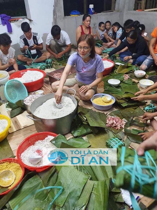 Bà con trắng đêm nấu bánh chưng cứu trợ người dân vùng lũ miền Trung-13