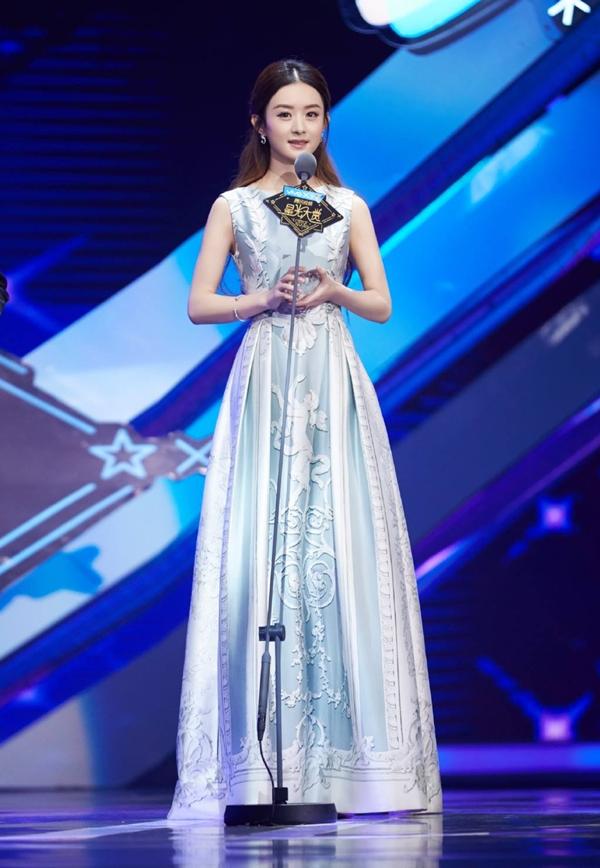 Nữ diễn viên phim truyền hình của năm là giải thưởng mà ngôi sao 8x giành được tại Tinh quang đại thưởng 2016 với vai diễn Bích Dao trong 